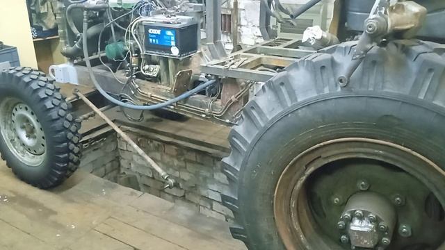 Почему прыгает трактор когда буксует? смотреть онлайн