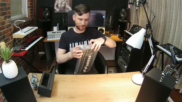 OMG! - Softube Console 1 Fader - UNBOXING смотреть онлайн
