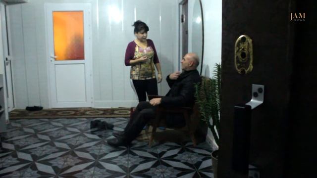 Зачем народные целители в Азербайджане дуют детям в нос? смотреть онлайн