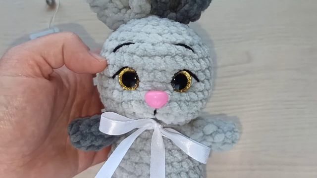 Зайчик с искрящимися глазками. Свяжу на заказ.? смотреть онлайн