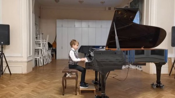 Чернин Александр 2 кл.  А. Корелли Сарабанда  ми минор