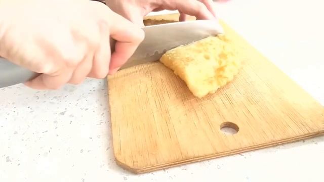 Пробую Чебуречище от горячей штучки - Вкусно? смотреть онлайн