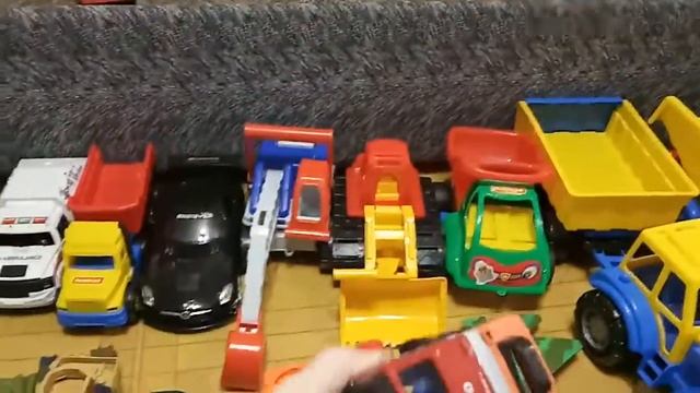 У нас много машин. Их ¿ А сколько у вас? смотреть онлайн