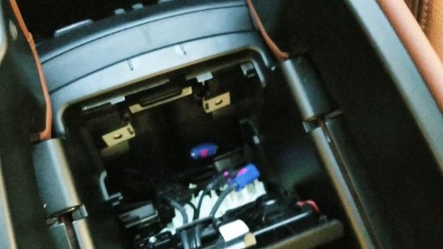 2014+ BMW X5 F15 phone cradle removal смотреть онлайн