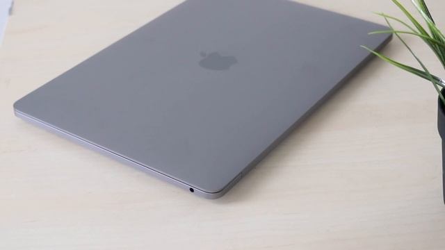 M1 MacBook Pro Vs 2017 MacBook Pro! (Comparison) (Review) смотреть онлайн