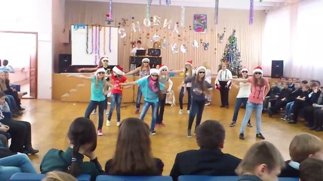 Новогодний номер Gangnam Style смотреть онлайн
