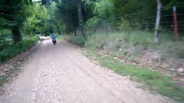 Black Honda FT500 Ascot ride on dirt 1 смотреть онлайн