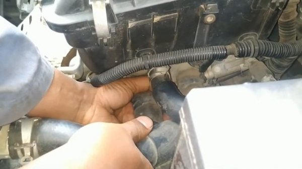 how to replace thermostat on Toyota Yaris