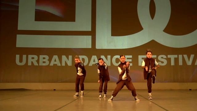 Смотри крутой танец 1 место на UDO в kids mini show... смотреть онлайн