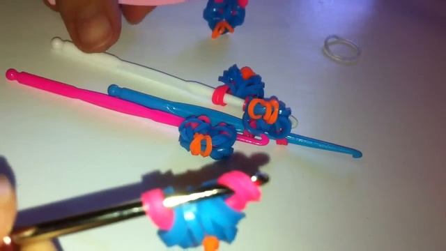 Заколка - невидимка из резинок rainbow loom. Украшение для волос в виде фигурки цветка смотреть онлайн