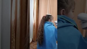 VID 20210424 102740 осмотр головы при выявлении педикулеза