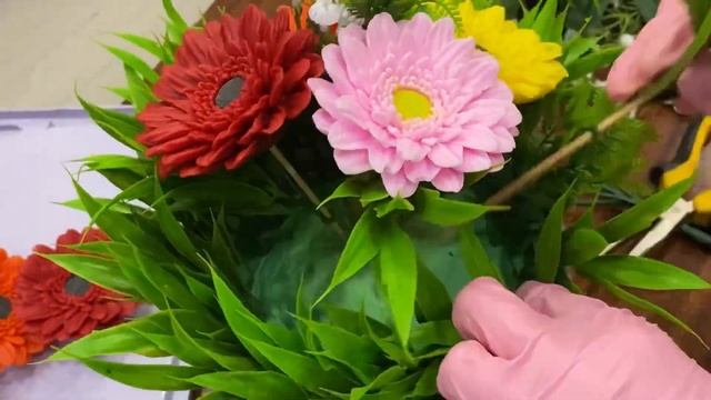 Мыловарение ? Собираю букет из мыльных цветов ! Гербера от Saponelli ☺️? смотреть онлайн