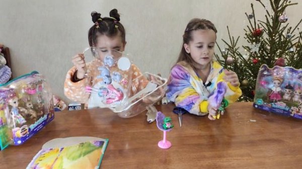 РАСПАКОВКА ИГРУШЕК НА НОВЫЙ ГОД. Энчантималс / Enchantimals