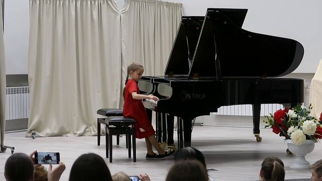 М.Бирюков. Мячик. Исп.Полина Олейник, 9 лет смотреть онлайн