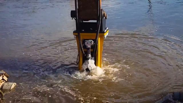 Подводные работы гидромолотом Delta F-35S в шумозащитном корпусе смотреть онлайн