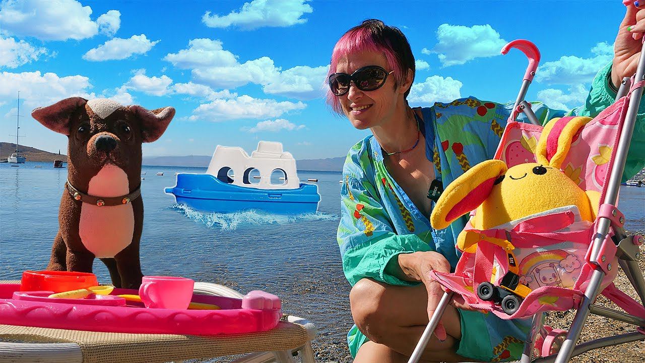 Прогулка на пляж с Лаки. Мягкие игрушки и Маша Капуки. Мама для Лаки Видео для детей смотреть онлайн