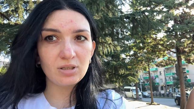 Что она делает смотреть онлайн