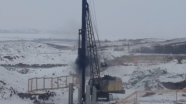 Запуск дизель молота, забивание свай смотреть онлайн