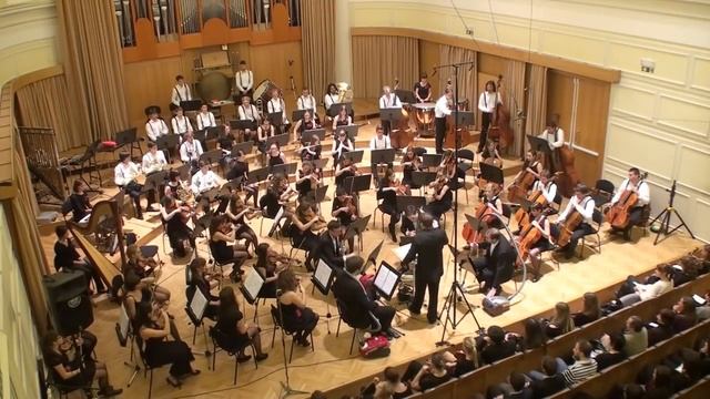 Malcolm Arnold: A Grand Grand Overture