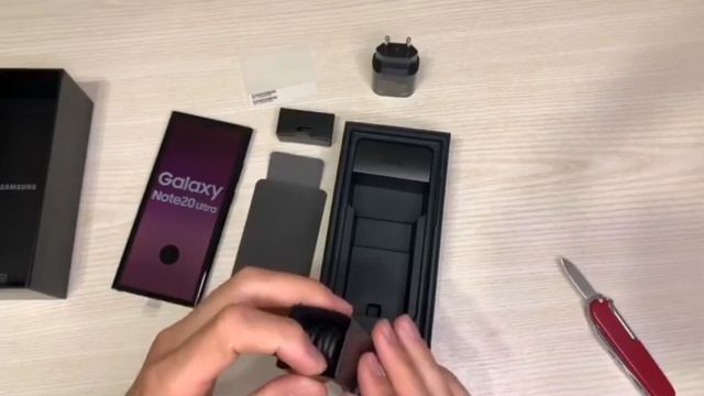 Новинка Samsung Note 20 Ultra. Распаковка. Что в комплекте? смотреть онлайн
