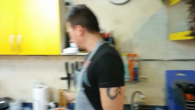 Дорада с мангольдом в устричном соусе и киноа - просто ресторанное блюдо у вас дома! смотреть онлайн