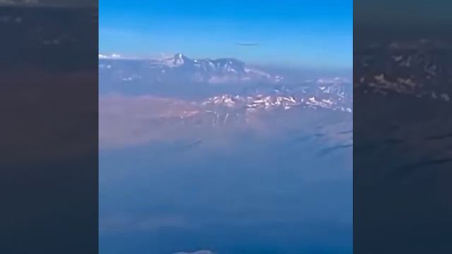 Сигарообразный НЛО, засняла камера метеослужб. смотреть онлайн