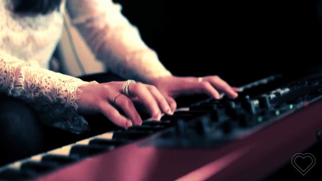 Jennie Abrahamson - Outside Your Window - Showcase @ Gals Rock 2010 смотреть онлайн