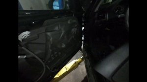 Снятие дверной карты BMW 1 серии без саплей !