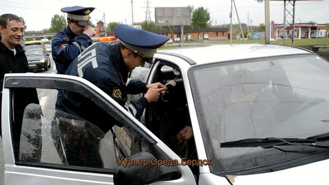 Полицейские задержали пьяного водителя без документов в Бердске смотреть онлайн