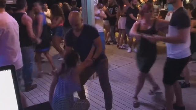 Social Ariadna S.L.G. con Isaac Alcaraz [Ozuna, Bad Bunny & Nicky Jam - Te Boté] (Bachata) смотреть онлайн