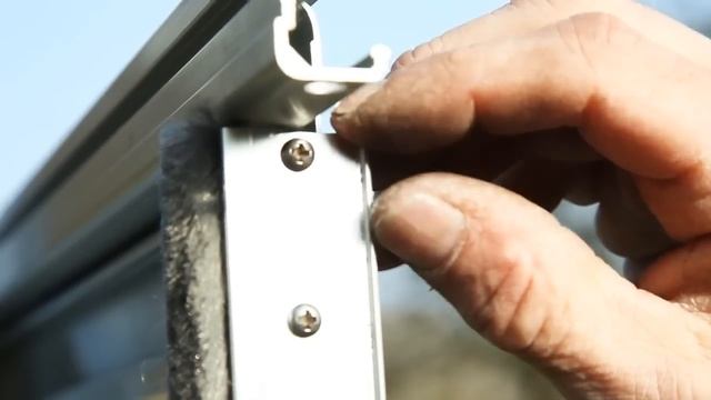 Samling af drivhus - 9. montering af vindue og dør смотреть онлайн