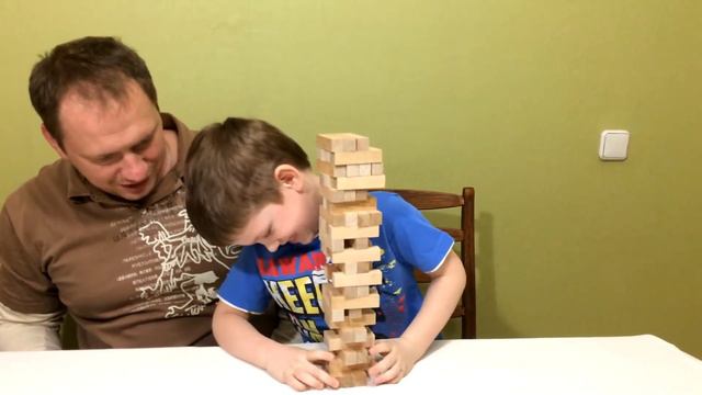 Играем в ДЖЕНГА Строим башню Jenga смотреть онлайн