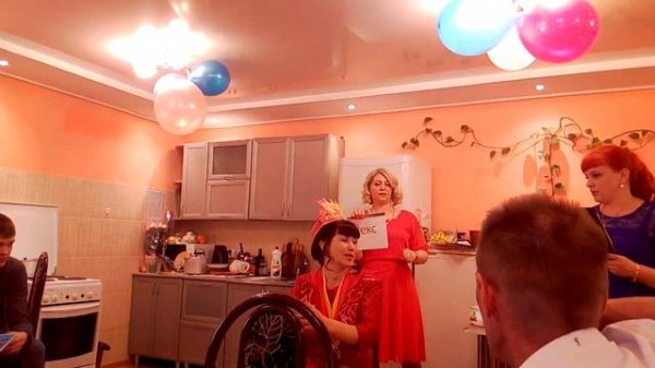 На Юбилее, кому подарить этот подарок?