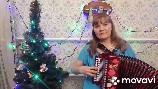 Гармонистка Ангелина задорно поет с маленькой гармошкой смотреть онлайн