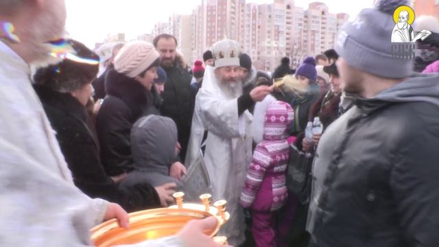 Предстоятель УПЦ освятил Крещенскую купель на Оболони смотреть онлайн