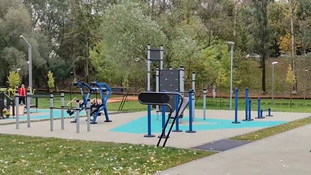 Спортивная площадка в парке «Каскад Кировоградских прудов» радует жителей смотреть онлайн