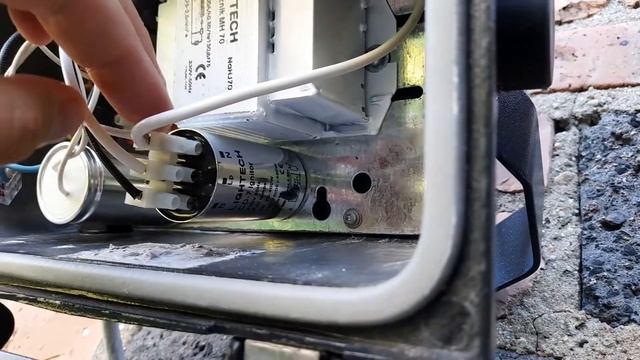 Naświetlacz metalohalogenkowy 70W (omówienie) смотреть онлайн