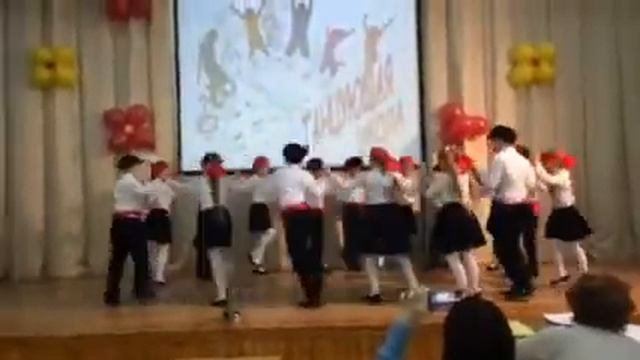 Танцующая школа смотреть онлайн