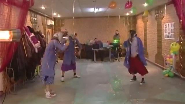 ТАНЦУЮТ БАБУШКИ.mp4 смотреть онлайн