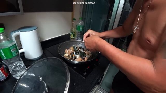 ВЕСЁЛАЯ ДЕГУСТАЦИЯ МОРСКИХ ГАДОВ В ТАЙЛАНДЕ / ПРОБУЕМ ПЕРВЫЙ РАЗ смотреть онлайн