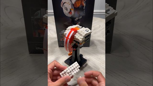 Luke Skywalker Red Five Helmet @LEGO Build Time Lapse смотреть онлайн