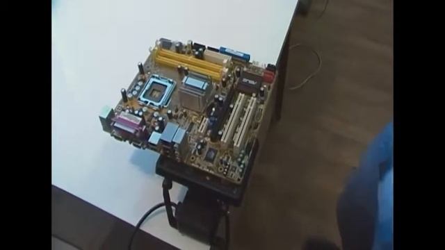 Ремонт материнской платы с помощью прожектора смотреть онлайн