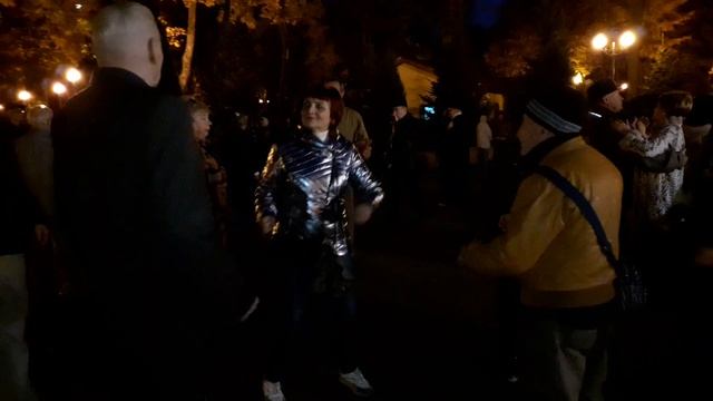 ДОРОГИ, ДОРОГИ!??/ТАНЦЫ В ПАРКЕ ГОРЬКОГО ХАРЬКОВ ОКТЯБРЬ 2021 смотреть онлайн