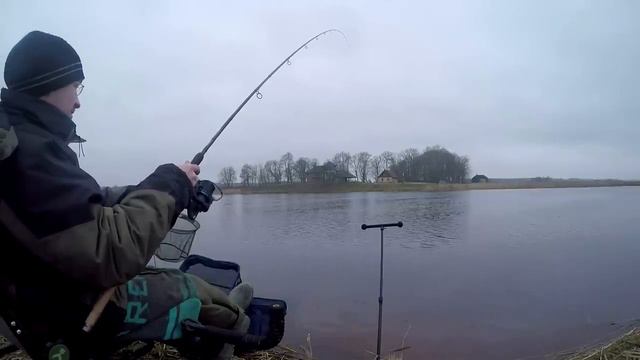 Открытие фидерного сезона. Ловля на фидер на реке Лиелупе. смотреть онлайн