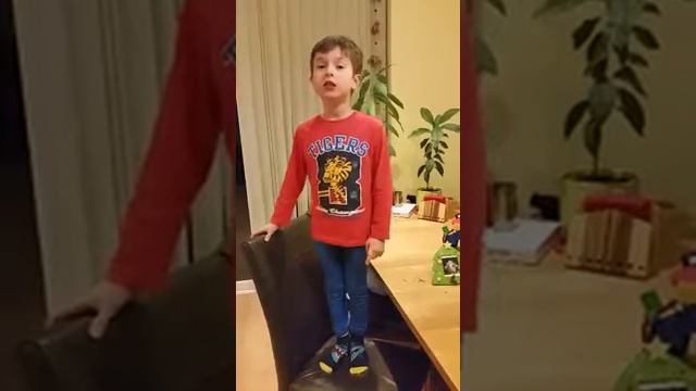 Russian Poem 'Beetle and Wasp' смотреть онлайн