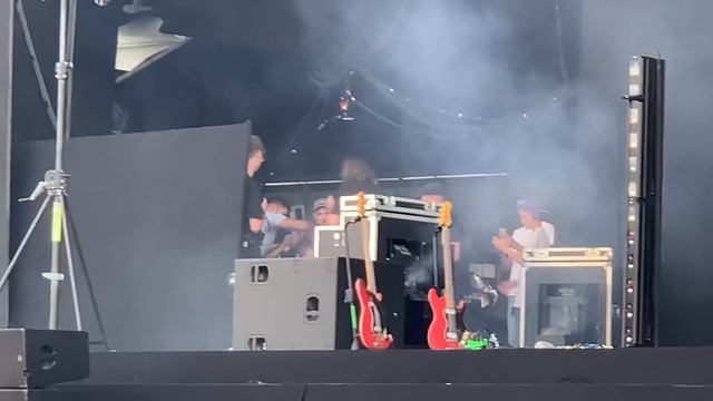 BALTHAZAR - FEVER (Simon getting his hair cut) & ENTERTAINMENT , Rock Werchter 3th July 2022 смотреть онлайн