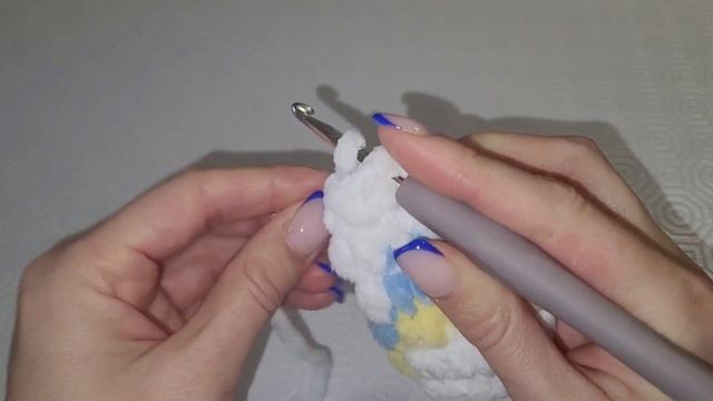 Вязаный зайчик крючком ♡ Оформляем мордочку,вяжем голову,ушки ♡ смотреть онлайн