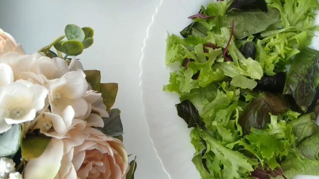 ЛЁГКИЙ ОВОЩНОЙ САЛАТ НА ПРАЗДНИЧНЫЙ СТОЛ. смотреть онлайн