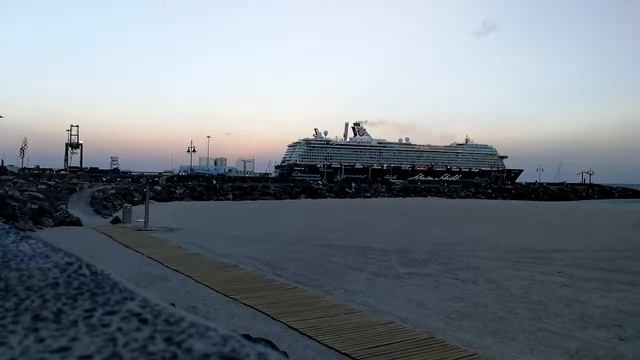 TUI Cruise leaving port of Fuerteventura (Time laps Huawei P10) смотреть онлайн
