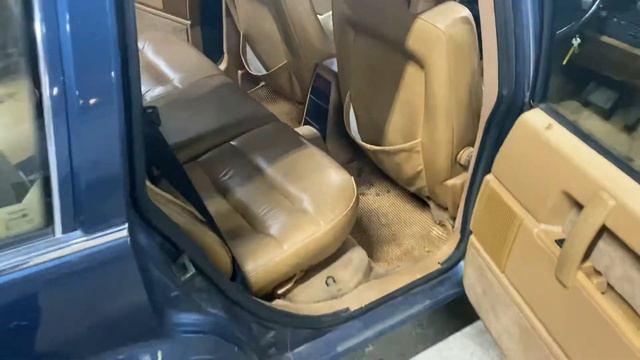 Lot 3 - Volvo 760 GLE